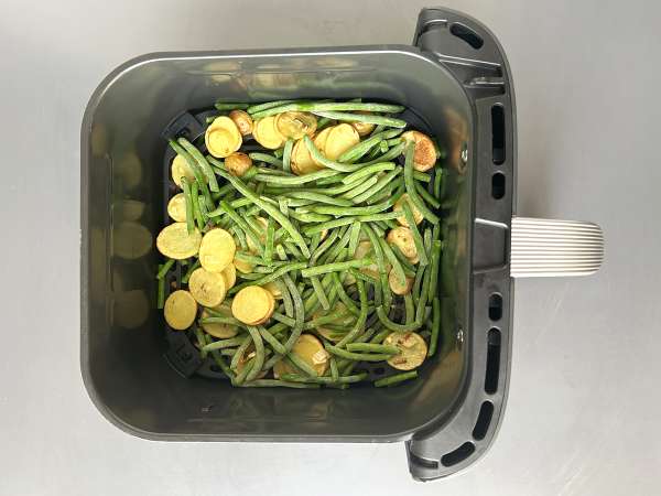 Коллин, приготовленный в фритюрнице Air Fryer, с соусом из белого вина, картофелем и овощами - Подготовка этап 3