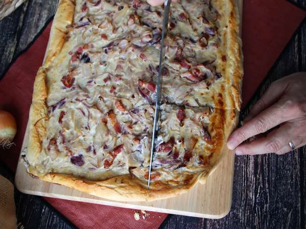 Zwiebelkuchen: немецкий пирог с нежным луком и кусочками бекона - Подготовка этап 11