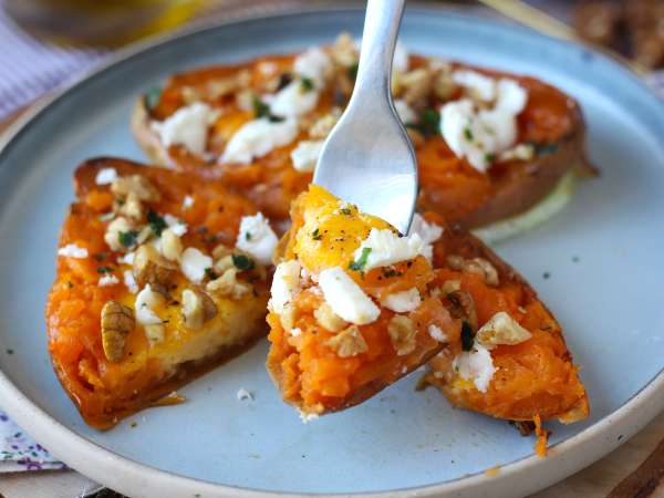 Запечённый батат с яйцом, фетой, мёдом и орехами - Подготовка этап 6
