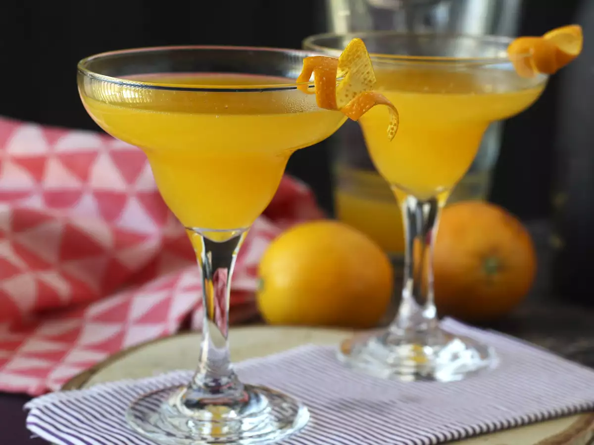 Agua de Valencia — средиземноморский коктейль с кавой и апельсином, который можно приготовить дома - фото 2