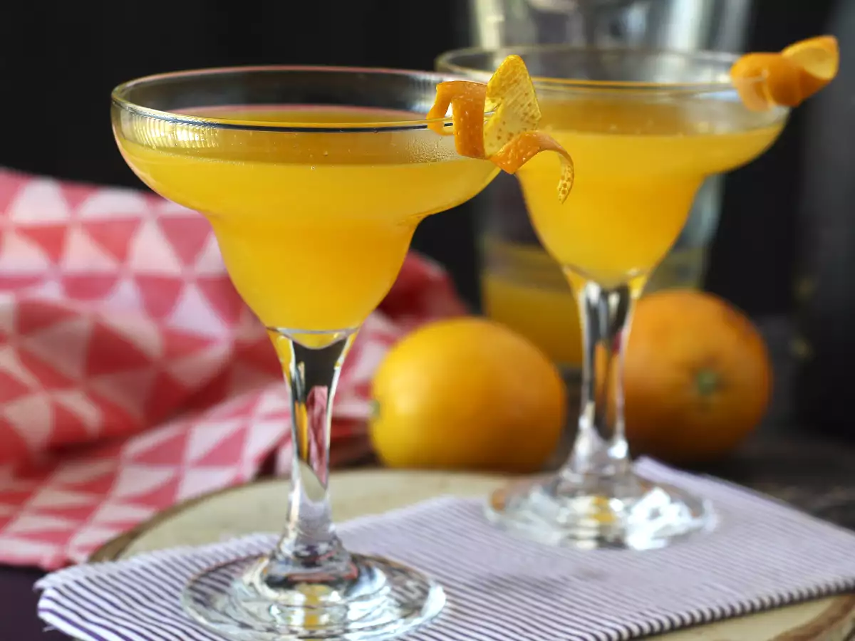 Agua de Valencia - средиземноморский коктейль с кавой и апельсином, который вы можете приготовить дома. - фото 2