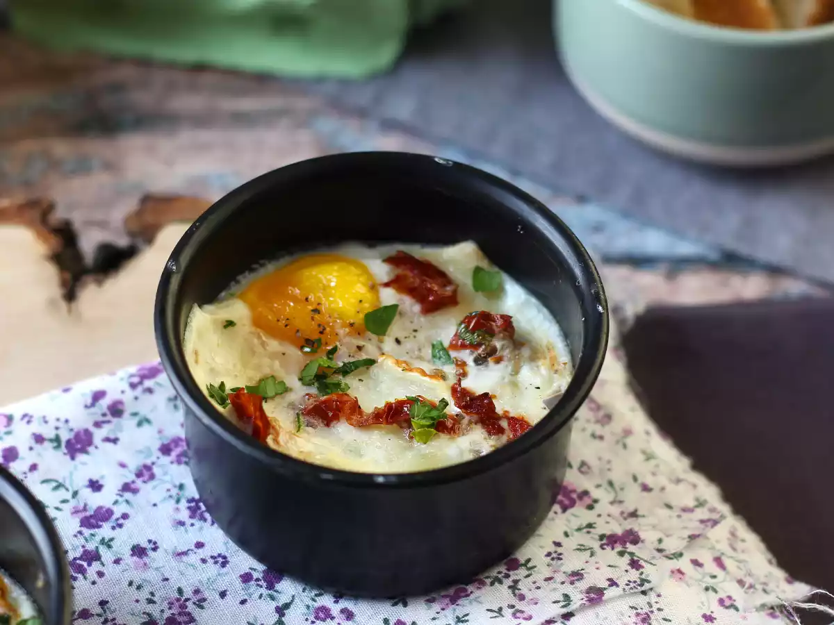 Яичная запеканка с козьим сыром и вялеными помидорами в аэрофритюрнице! - фото 6
