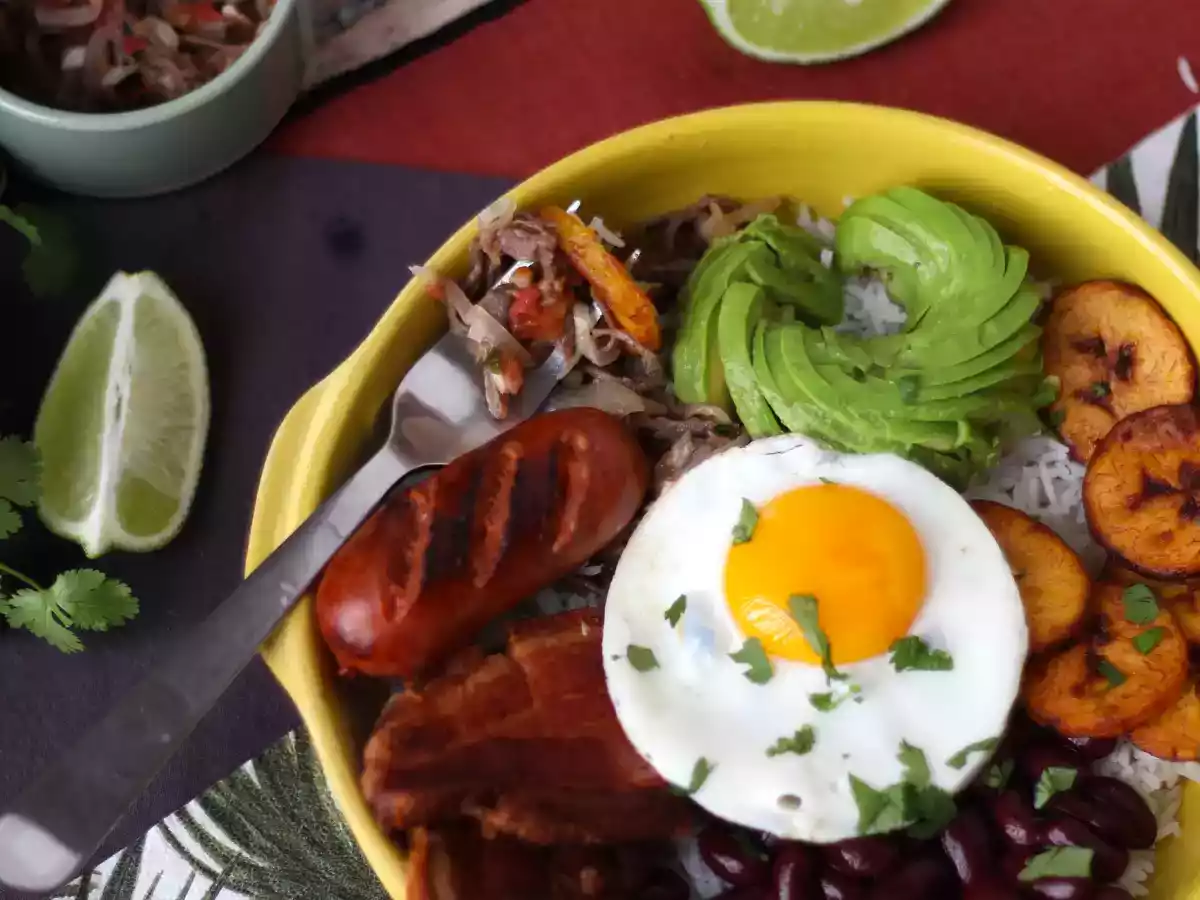 Bandeja Paisa, колумбийское блюдо, полное вкуса и традиций - фото 4