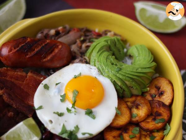 Bandeja Paisa, колумбийское блюдо, полное вкуса и традиций - фото 2