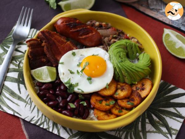 Bandeja Paisa, колумбийское блюдо, полное вкуса и традиций - фото 3