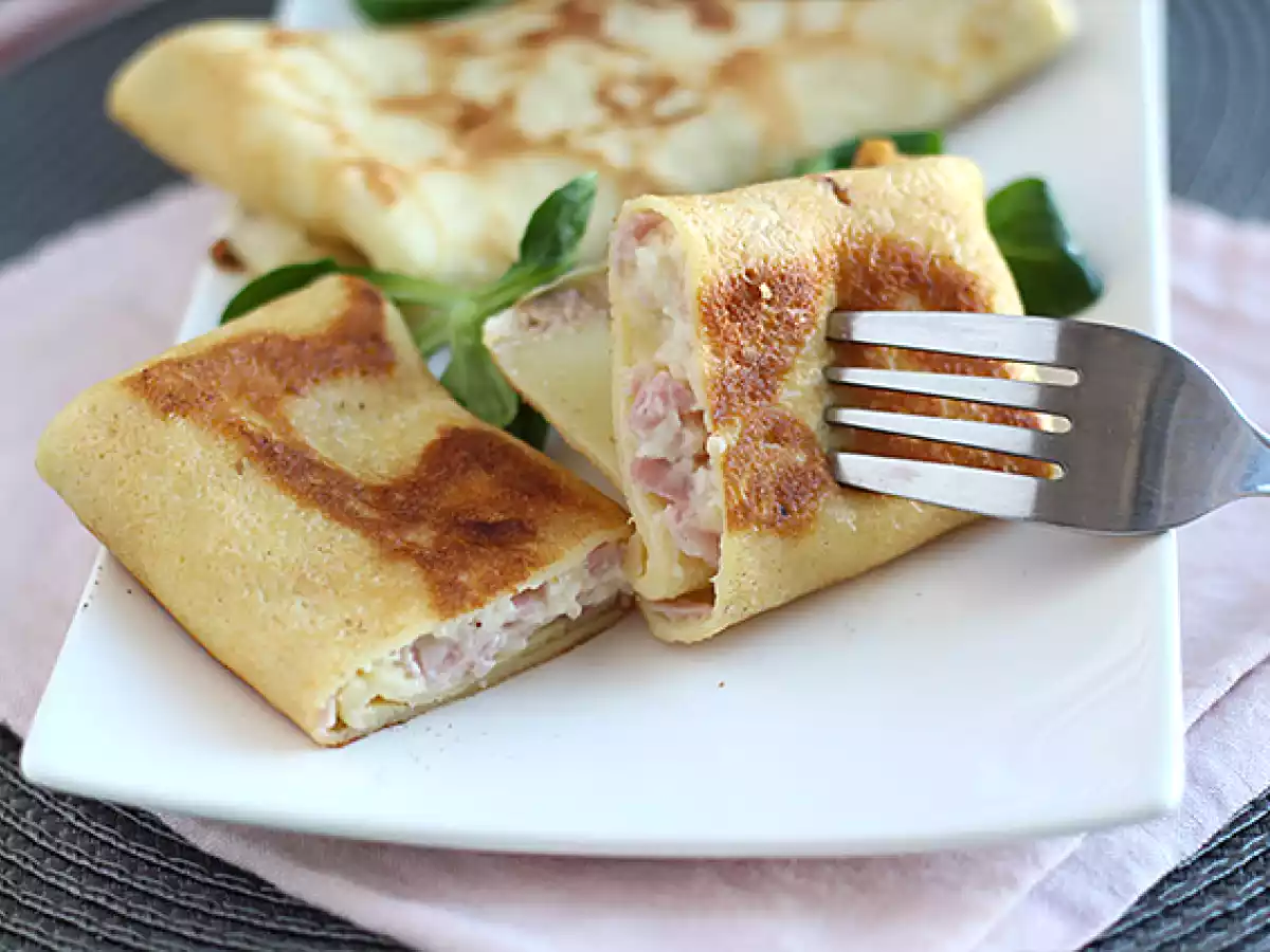 Блинчики с соусом бешамель, сыром и ветчиной - фото 4