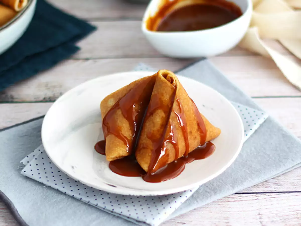 Блинные самосы с карамелизированными яблоками