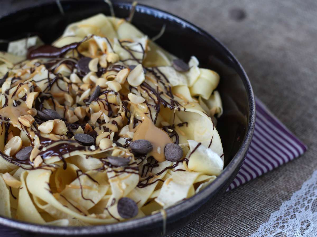 Блинные тальятелле с шоколадом и арахисом!