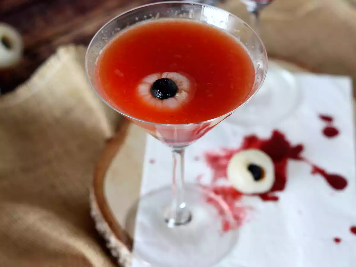 Bloody cocktail for Halloween, to share and without alcohol! - Halloween mocktail - фото 3
