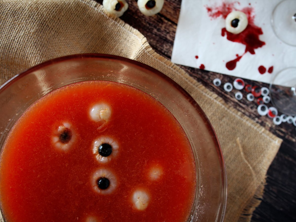 Bloody cocktail for Halloween, to share and without alcohol! - Halloween mocktail - фото 4