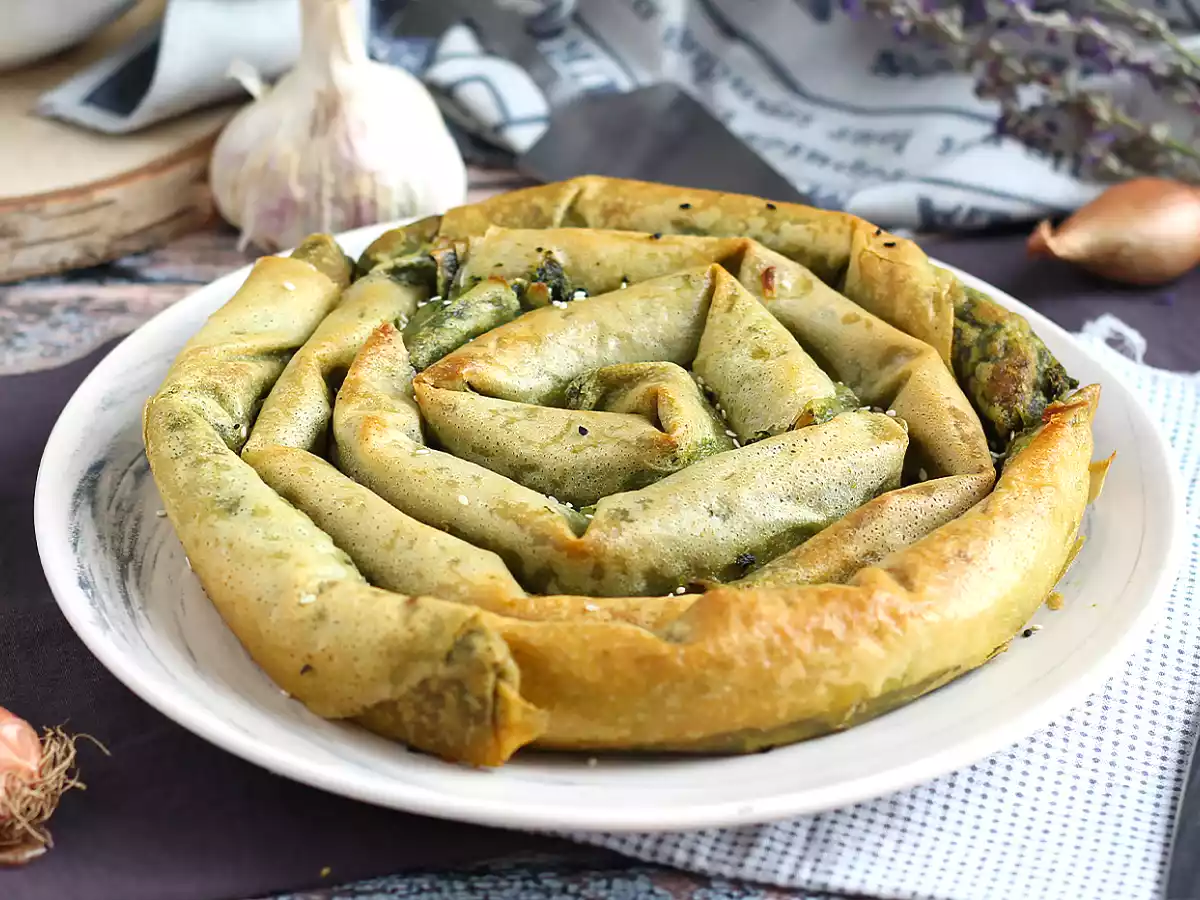 Борек, турецкий пирог со шпинатом и сыром