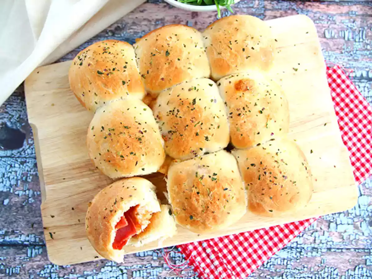 Булочки для пиццы с ветчиной и сырной начинкой - фото 2