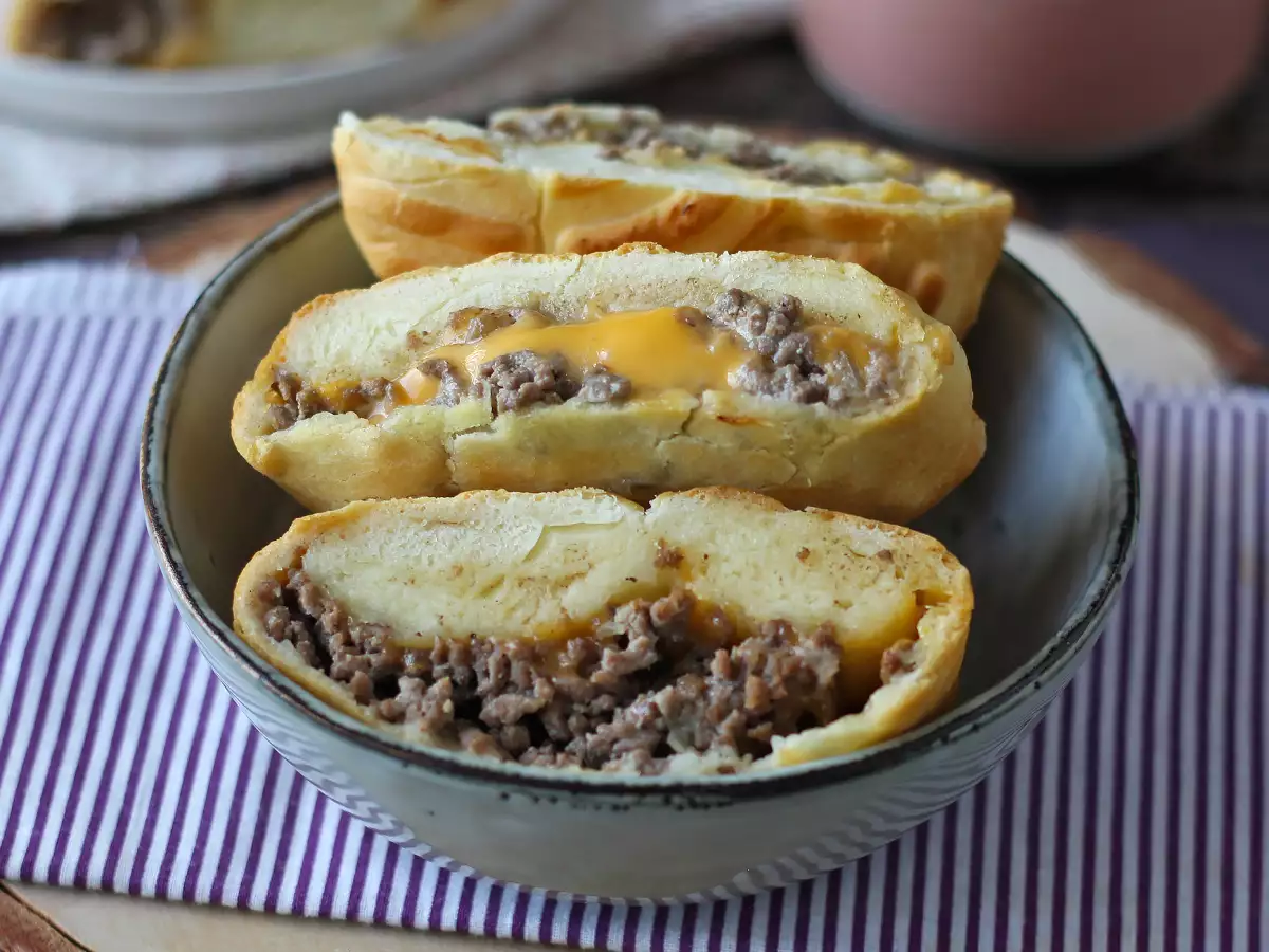 Бургеры из теста для пиццы в аэрогриле: быстрый и вкусный ужин - фото 5
