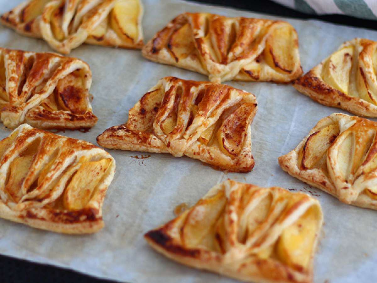 Быстрые слойки с яблоками