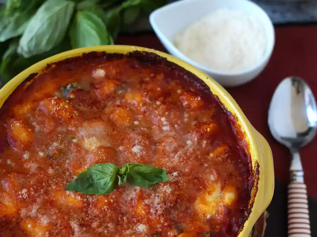 Быстрый и уютный гратен из ньокки с помидорами и моцареллой - ньокки алла соррентина в духовке - фото 3