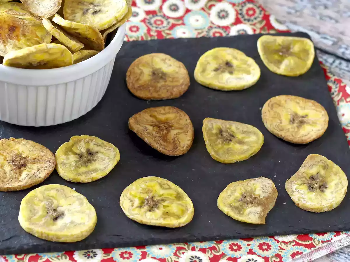 Чипсы из подорожника, запеченные в духовке