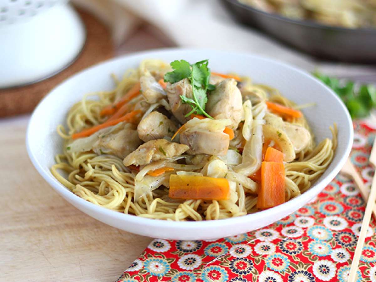 Чоу-мейн (чао-мянь) — китайская лапша с курицей и овощами