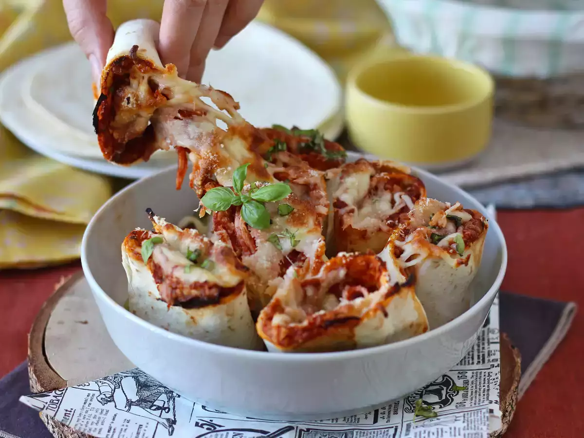 Что приготовить из тортильи? Вкусная закуска со вкусом пиццы для всей компании - фото 3