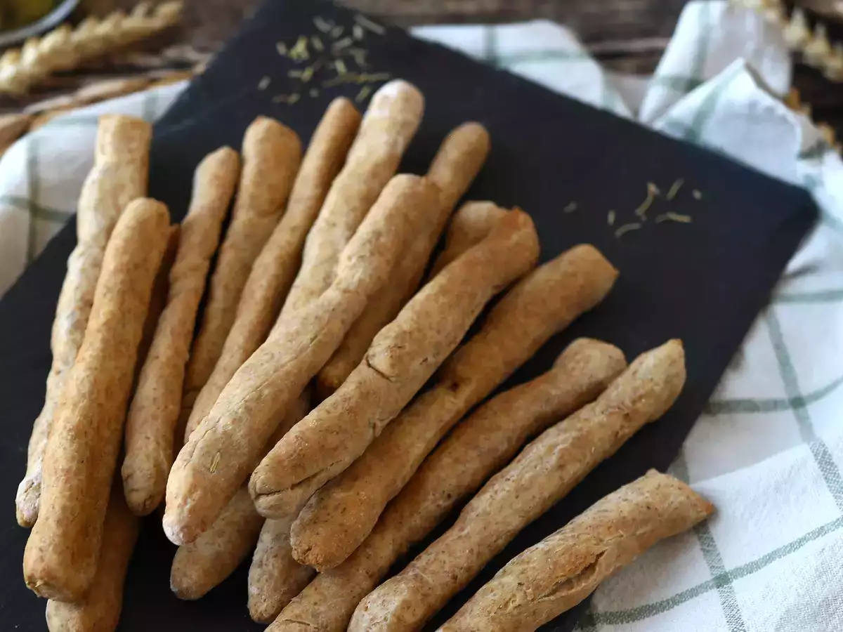 Домашние грессины с травами: простота приготовления и суперхрустящая корочка! - фото 2