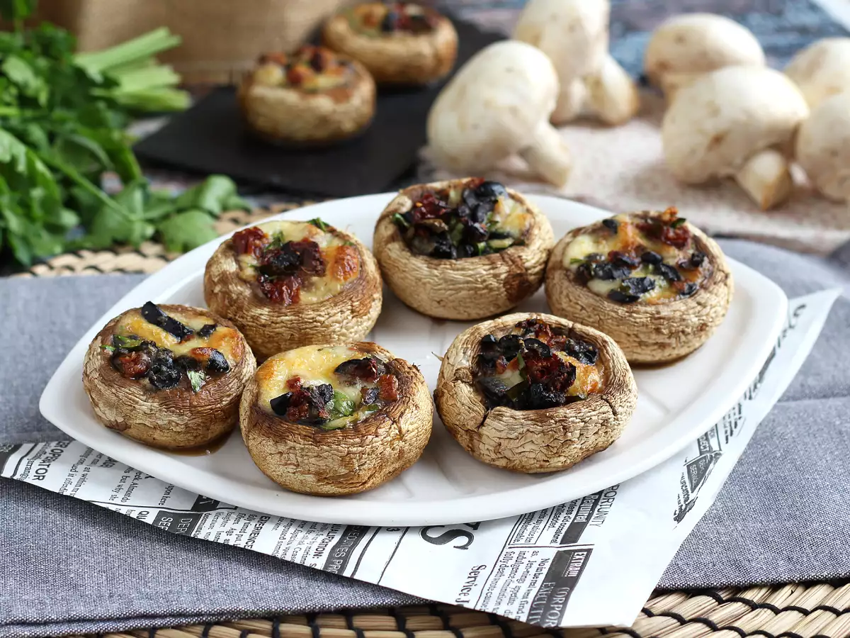 Фаршированные шампиньоны в духовке — вкусная закуска для аперитива - фото 3