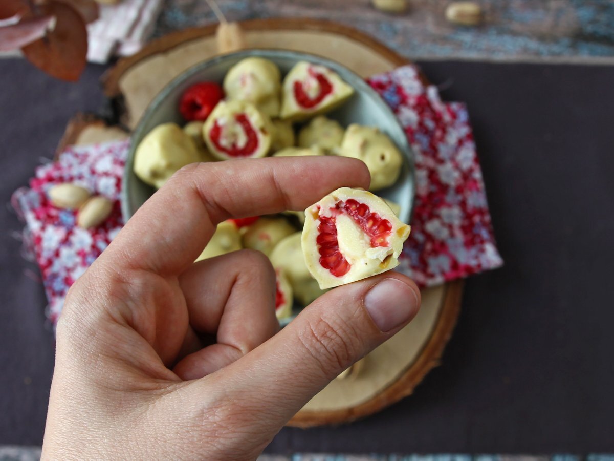 Франуй с фисташками, вкусная малина в глазури, тающая и хрустящая