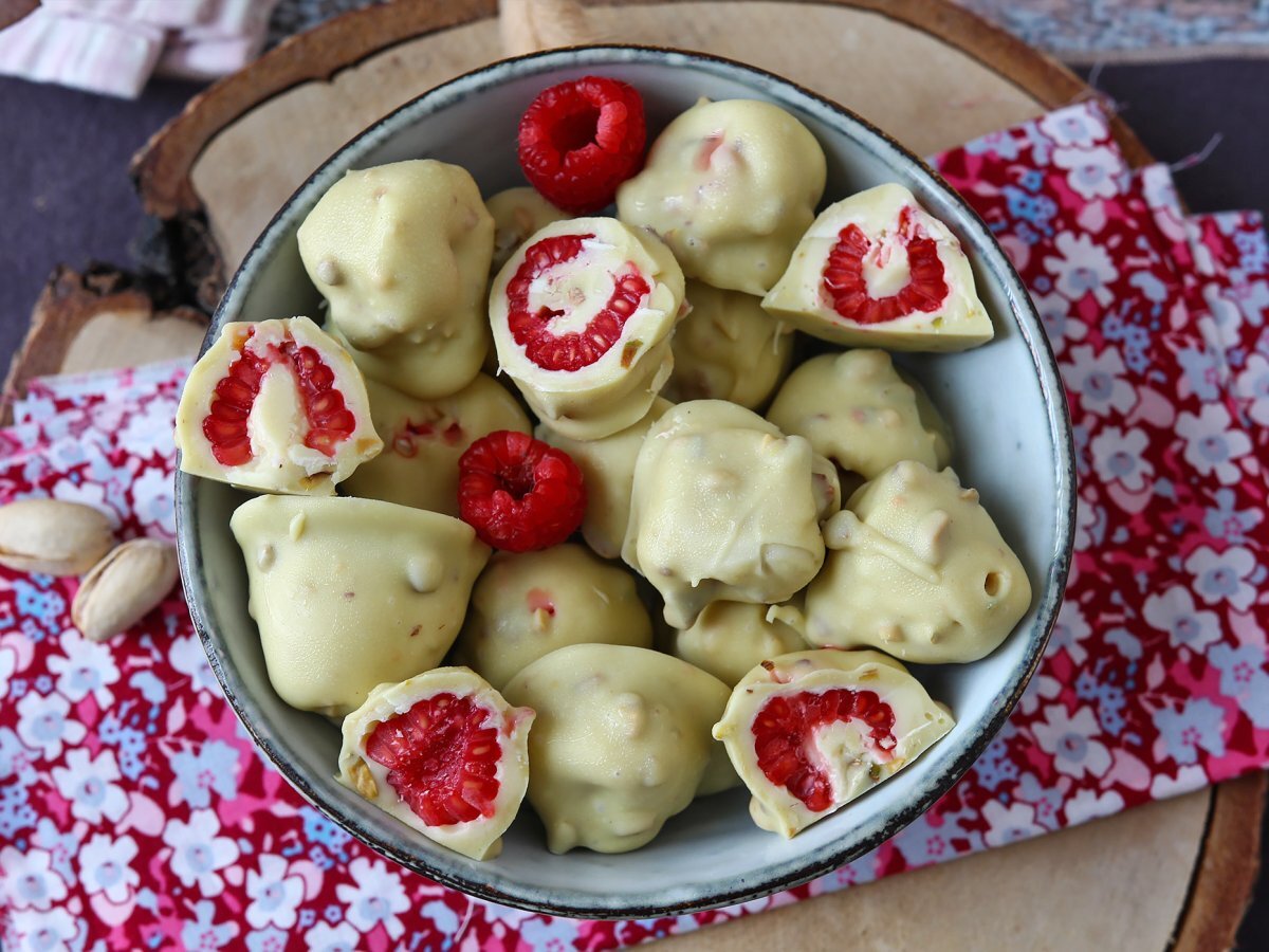 Франуй с фисташками, вкусная малина в глазури, тающая и хрустящая - фото 2