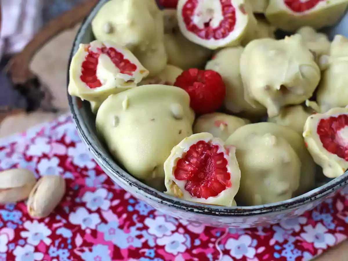 Франуй с фисташками, вкусная малина в глазури, тающая и хрустящая - фото 3