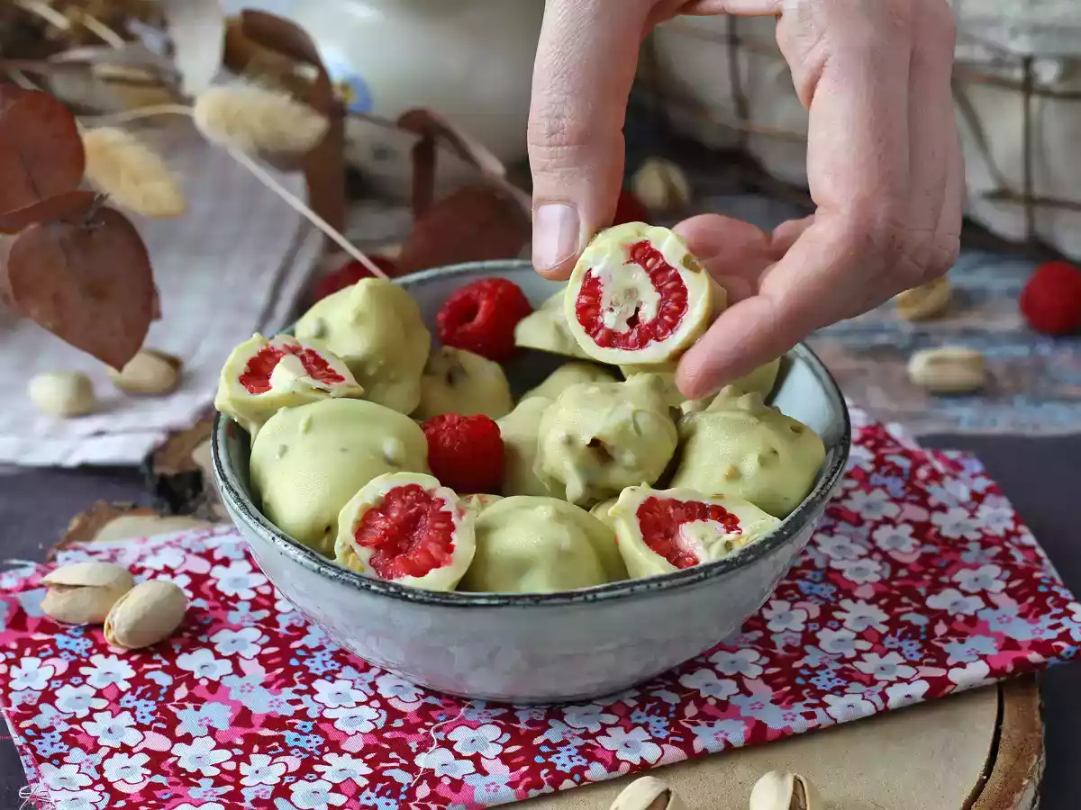 Франуй с фисташками, вкусная малина в глазури, тающая и хрустящая - фото 5