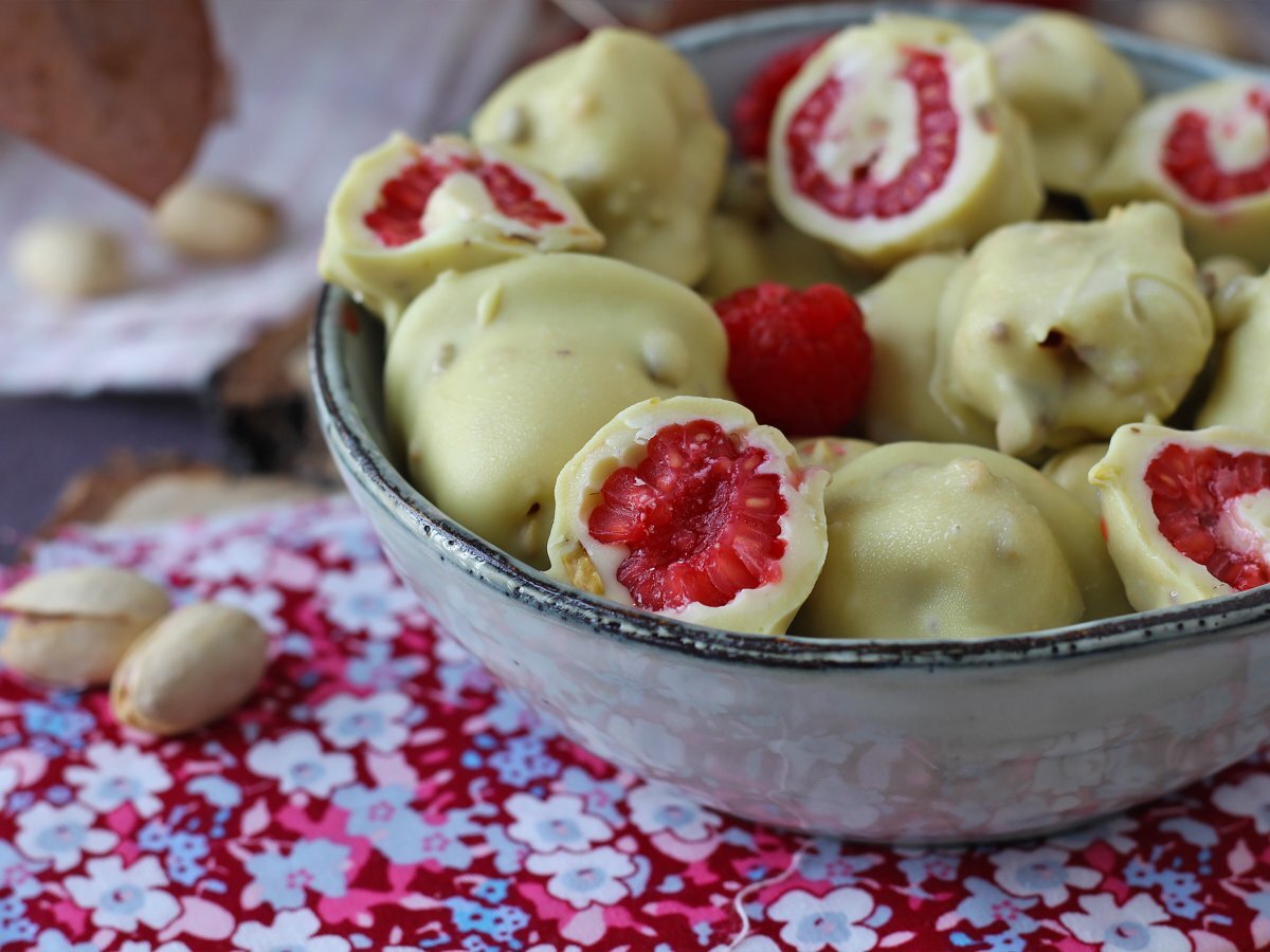 Франуй с фисташками, вкусная малина в глазури, тающая и хрустящая - фото 6