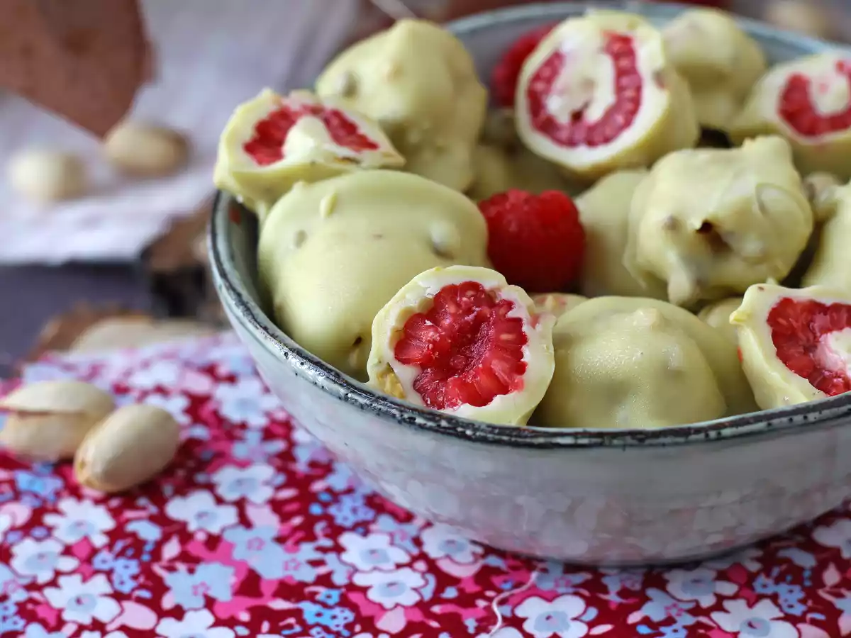 Франуй с фисташками, вкусная малина в глазури, тающая и хрустящая - фото 6