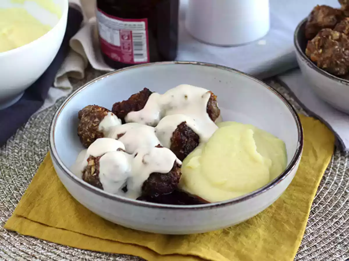 Фрикадельки из Икеи с белым соусом