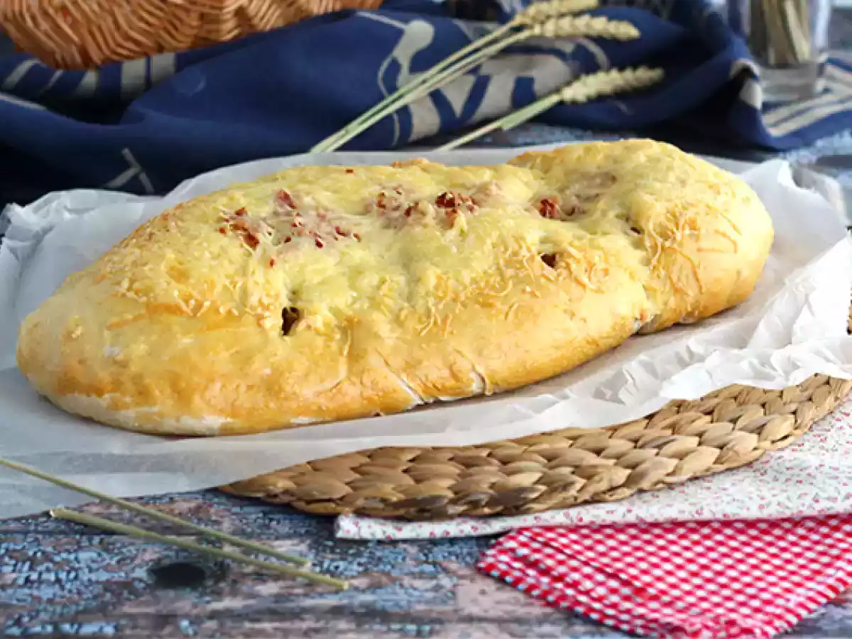 Фугас с беконом и луком