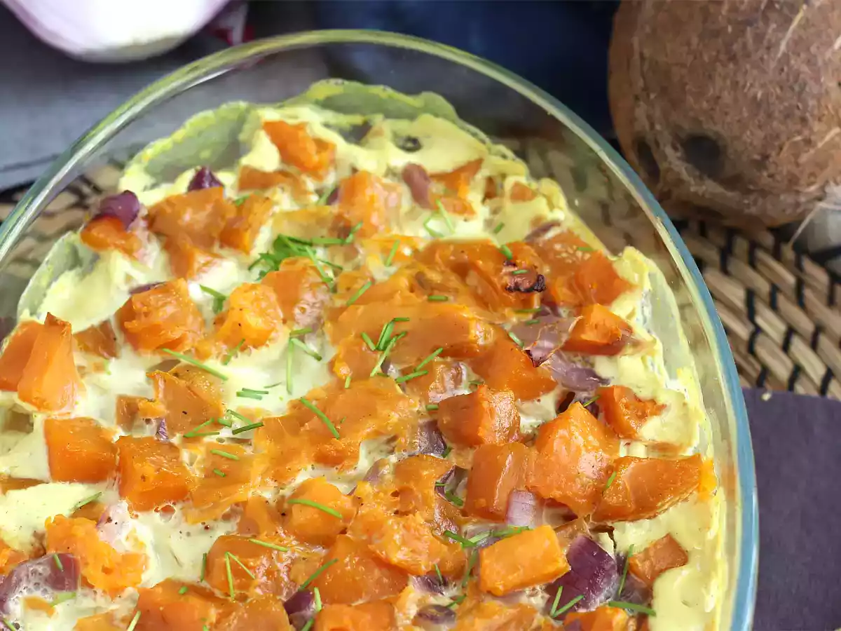 Гратен из сладкого картофеля со вкусом кокосового молока и карри