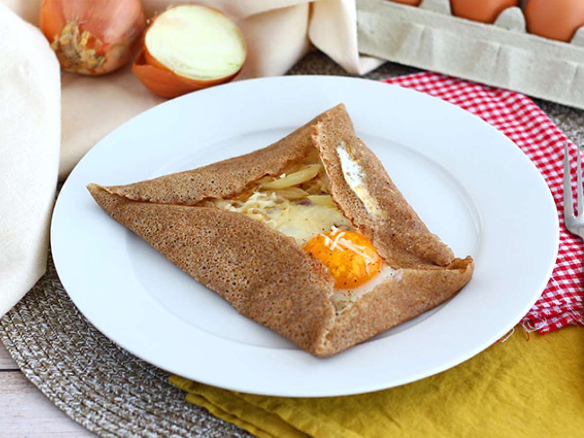 Гречневая галета с ветчиной, сыром и яйцом