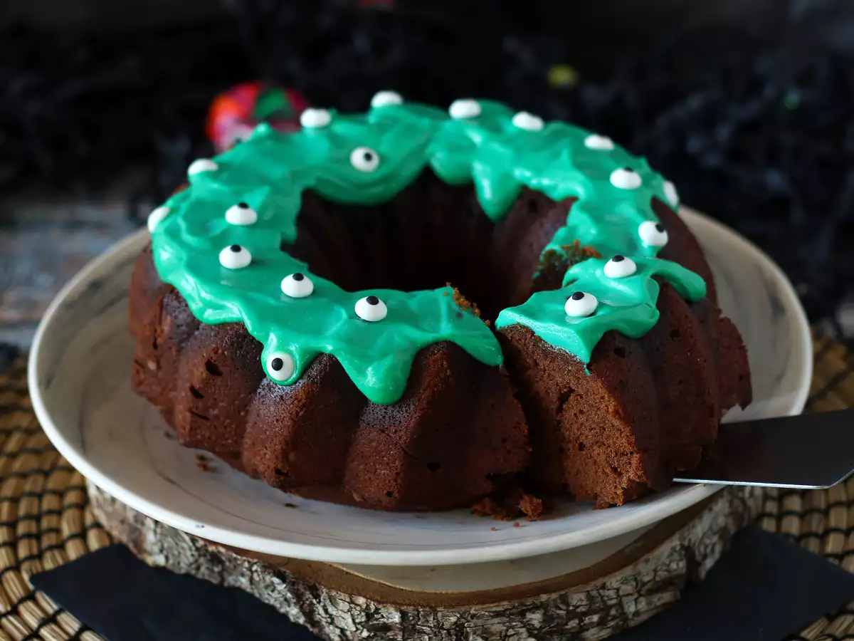 Хэллоуинский кекс «Бундт» с дьявольски вкусной глазурью