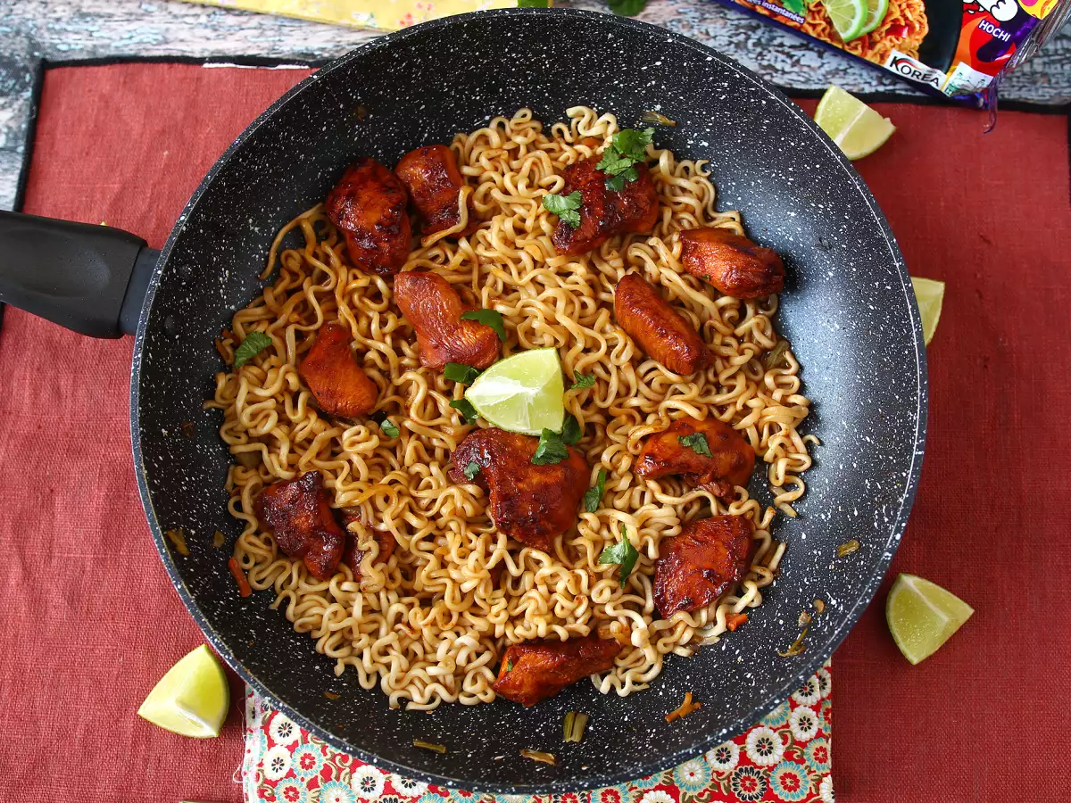 Как приготовить лапшу Buldak Habanero Lime с маринованной курицей - фото 3
