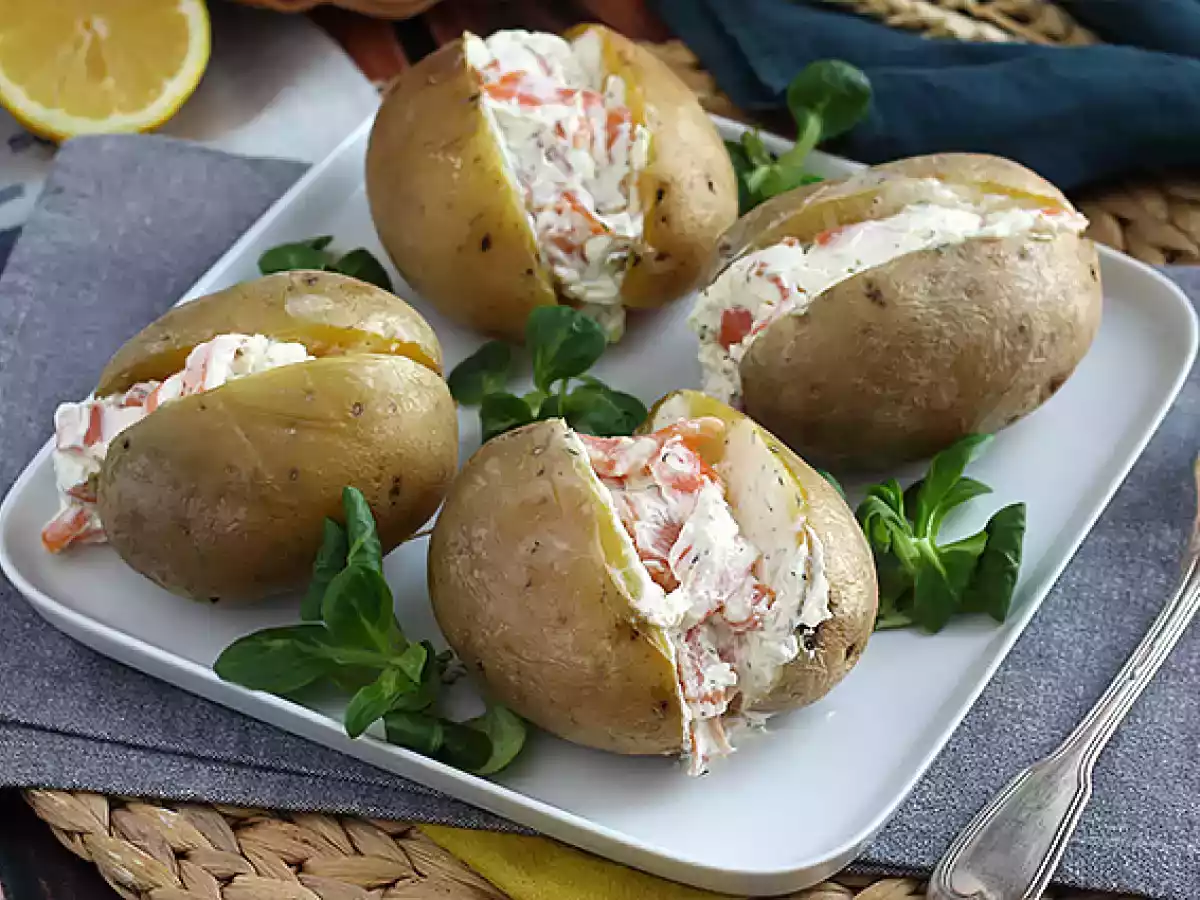 Картофель, фаршированный копченым лососем и сливочным сыром - фото 2
