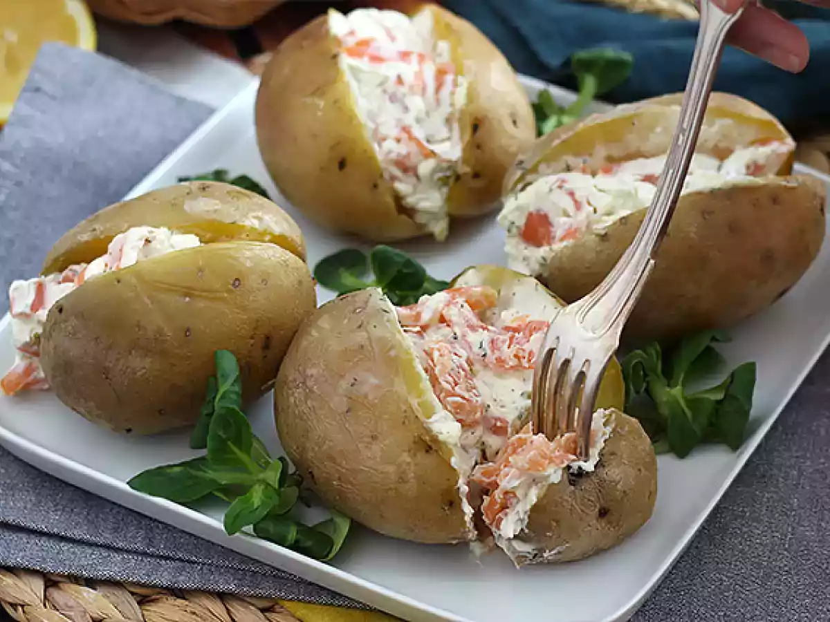Картофель, фаршированный копченым лососем и сливочным сыром - фото 5