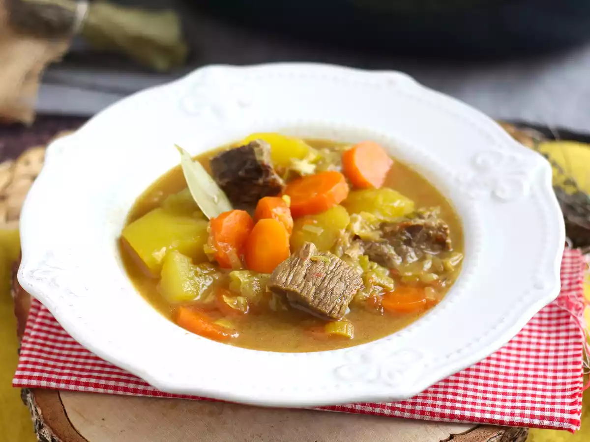 Картофельное рагу с говядиной в скороварке