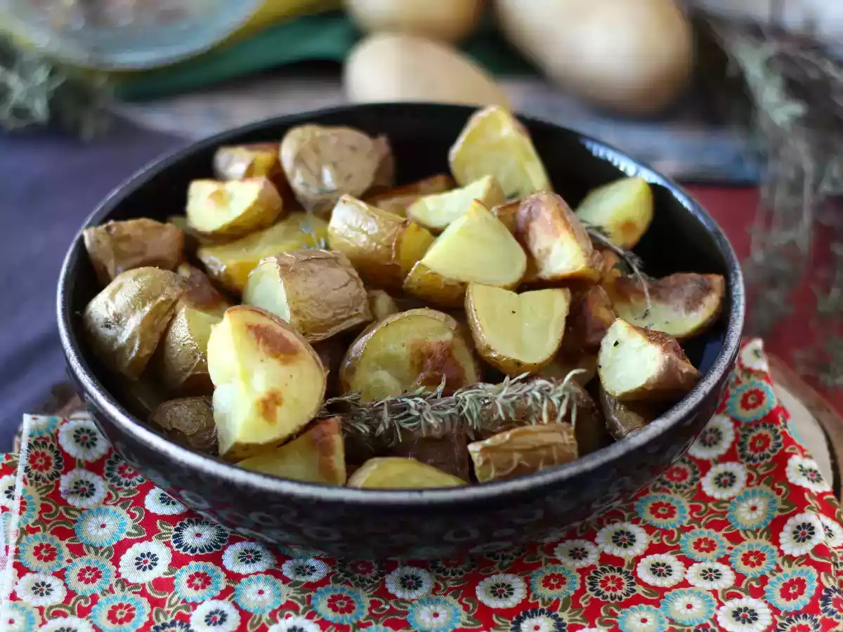 Картофель, запеченный в духовке, классический и простой рецепт