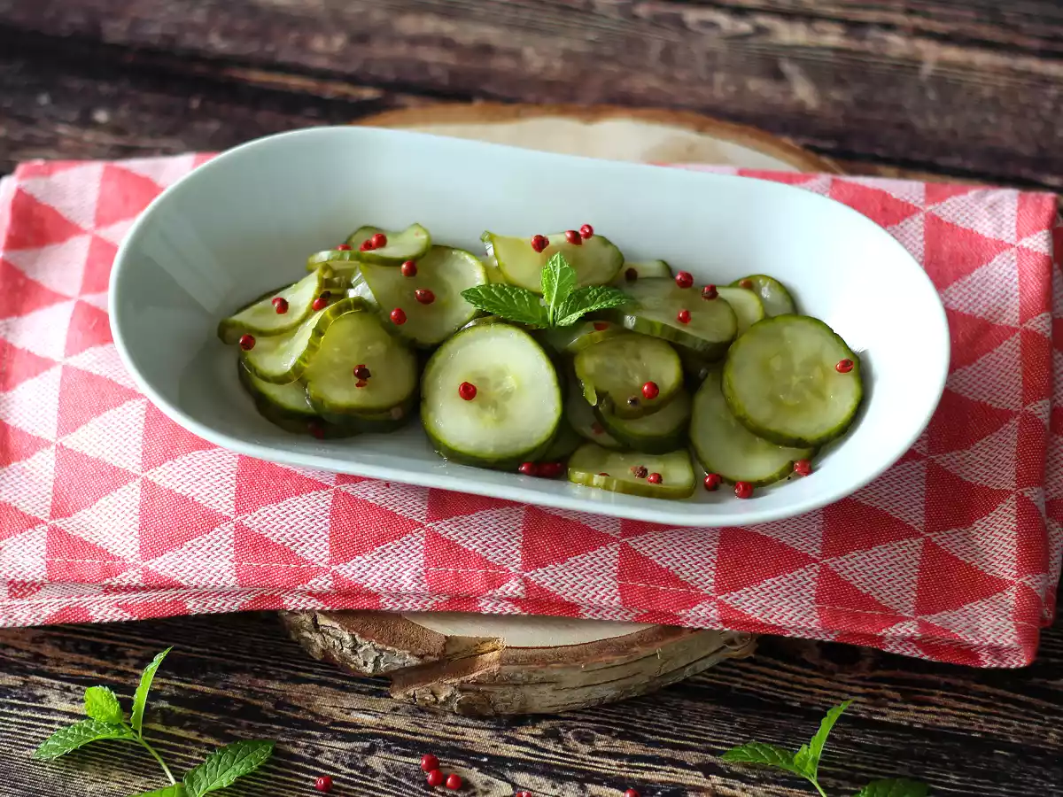 Кисло-сладкие огурцы: быстрый и вкусный гарнир для лета! - фото 3
