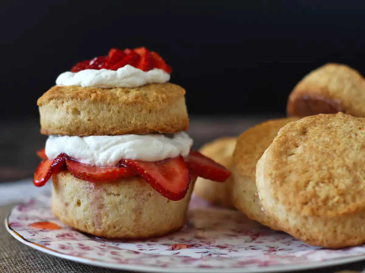 Клубничный shortcake — американский десерт с клубникой и сливками, который всегда удаётся - фото 5