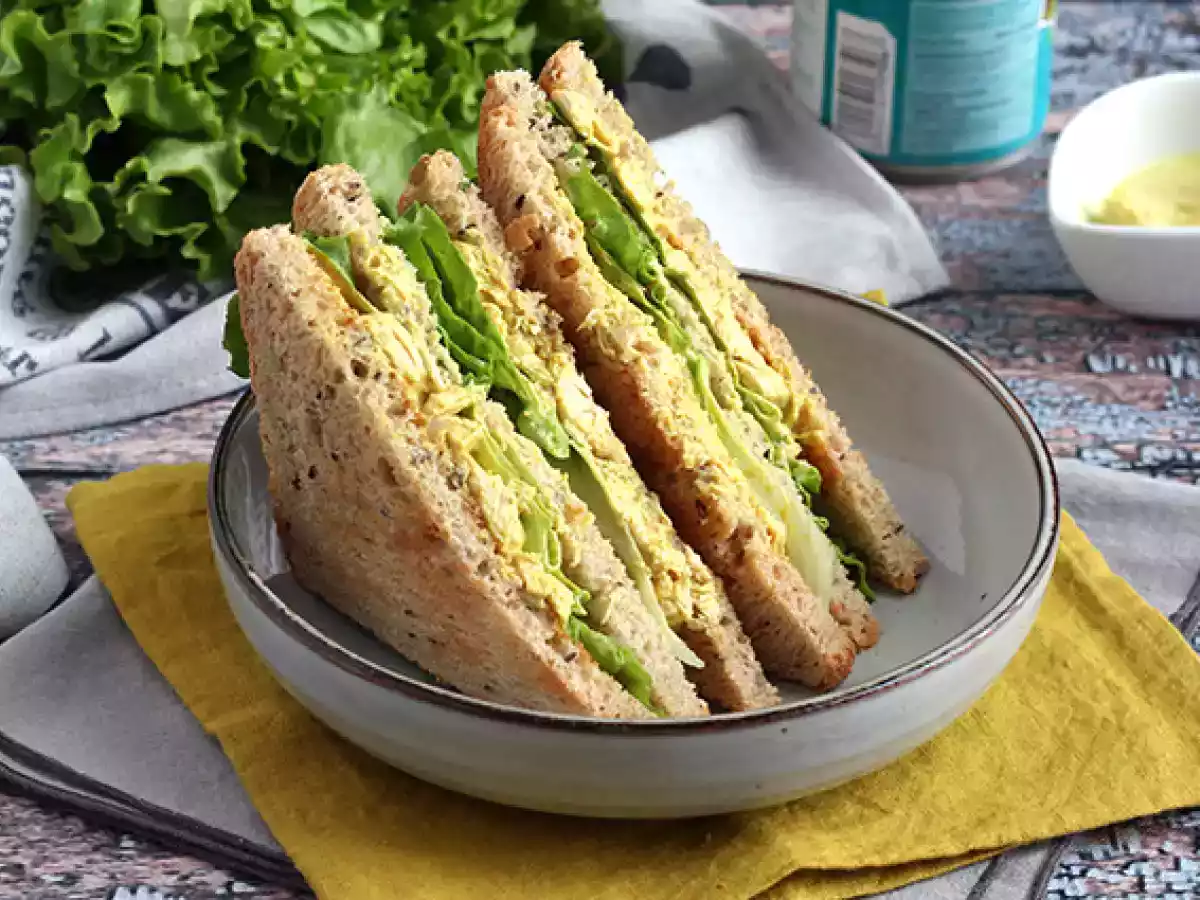 Клубный сэндвич с курицей карри