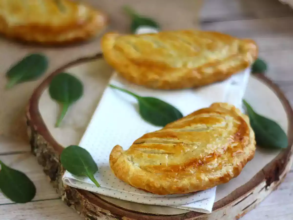 Конвертики с начинкой из грибов и шпината