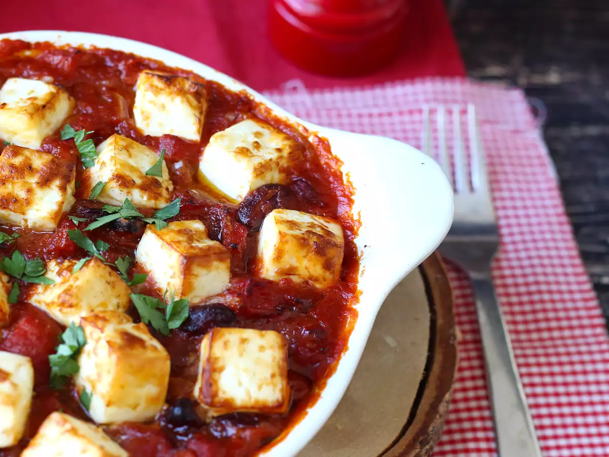 Красная фасоль, тушеная с помидорами и запеченной фетой - фото 3