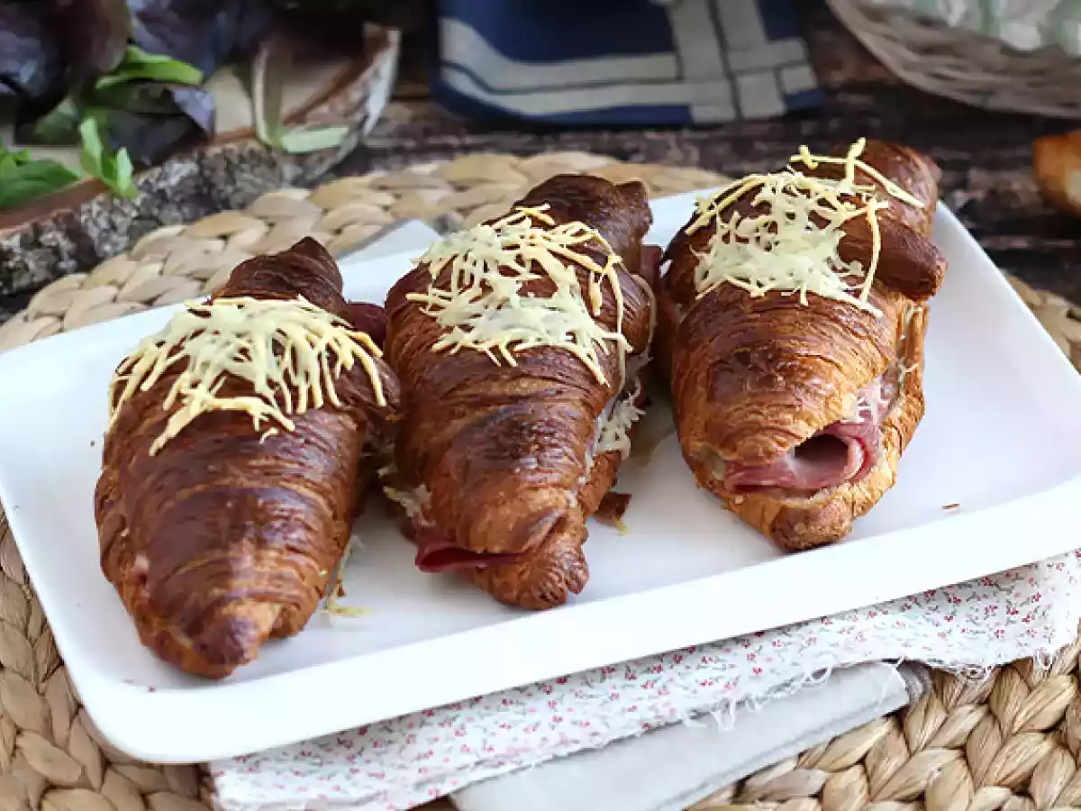 Круассаны с ветчиной и сыром