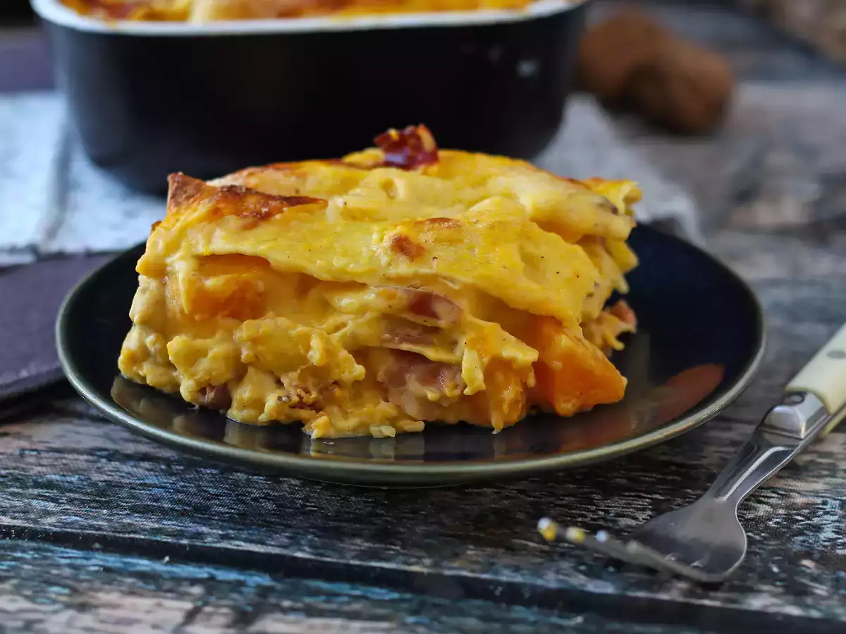 Лазанья с тыквой, шпеком и орехами — кремовая и хрустящая