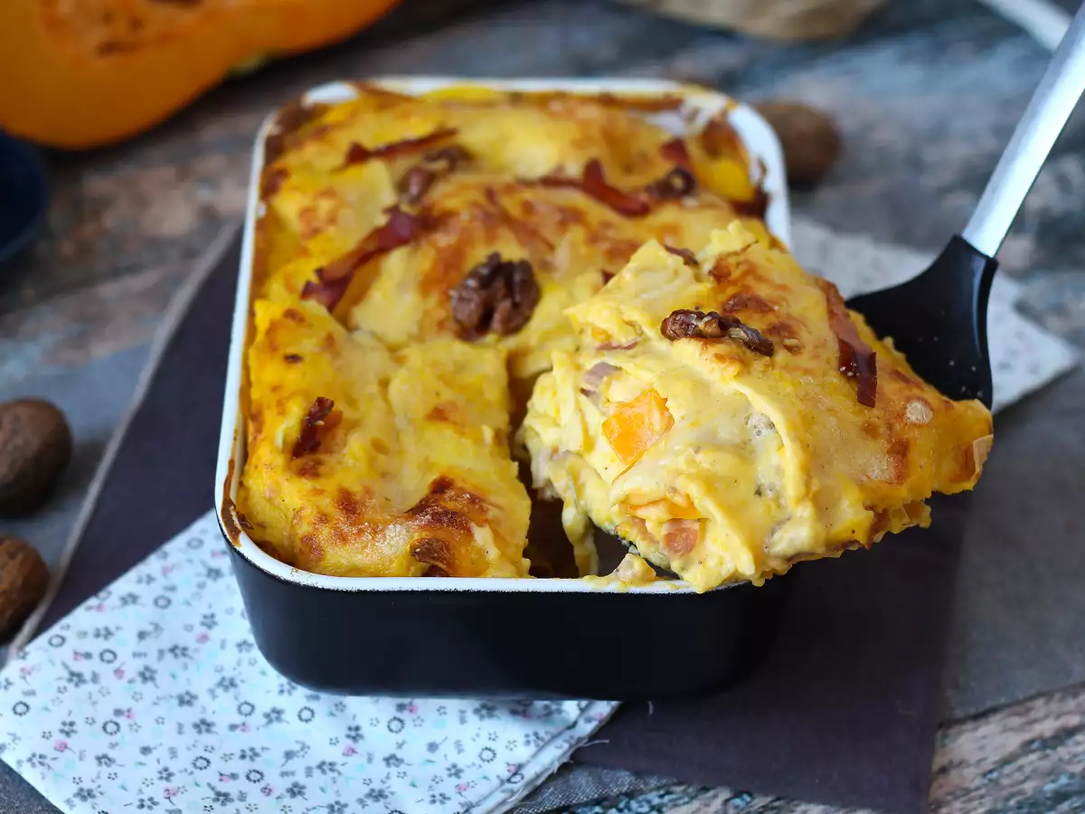 Лазанья с тыквой, шпеком и орехами — кремовая и хрустящая - фото 7