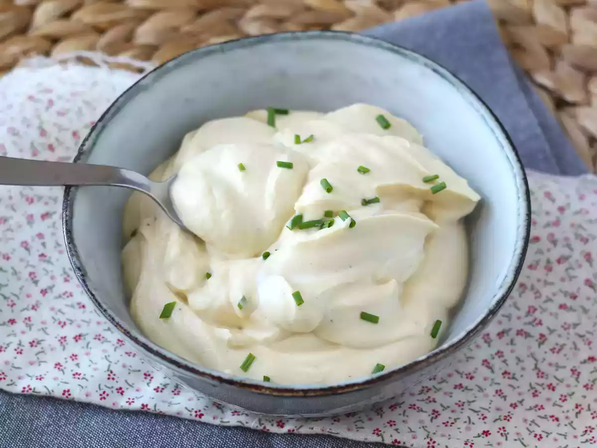 Легкий майонез с вареными яйцами и без масла! Идеально, если вам нельзя есть сырые яйца! - фото 3