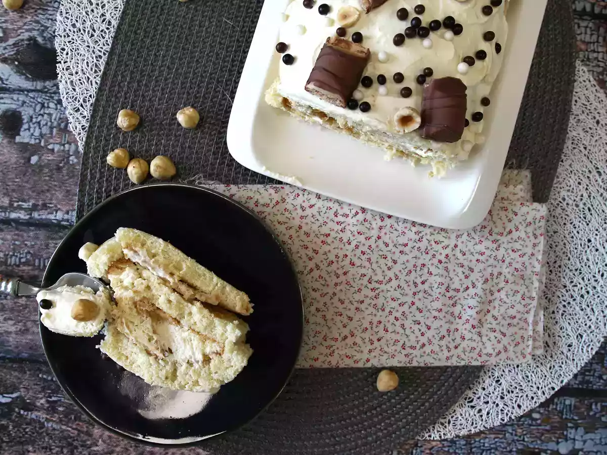 Легкий рулет со вкусом Kinder Bueno, идеально подходящий для праздничного торта или рождественского полена! - фото 2